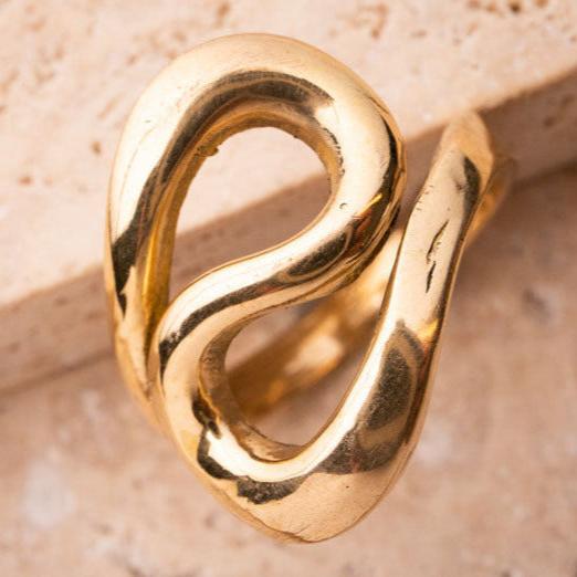 Statement Ring Welle Swirl gold asymmetrisch handgemacht - NooeBerlin