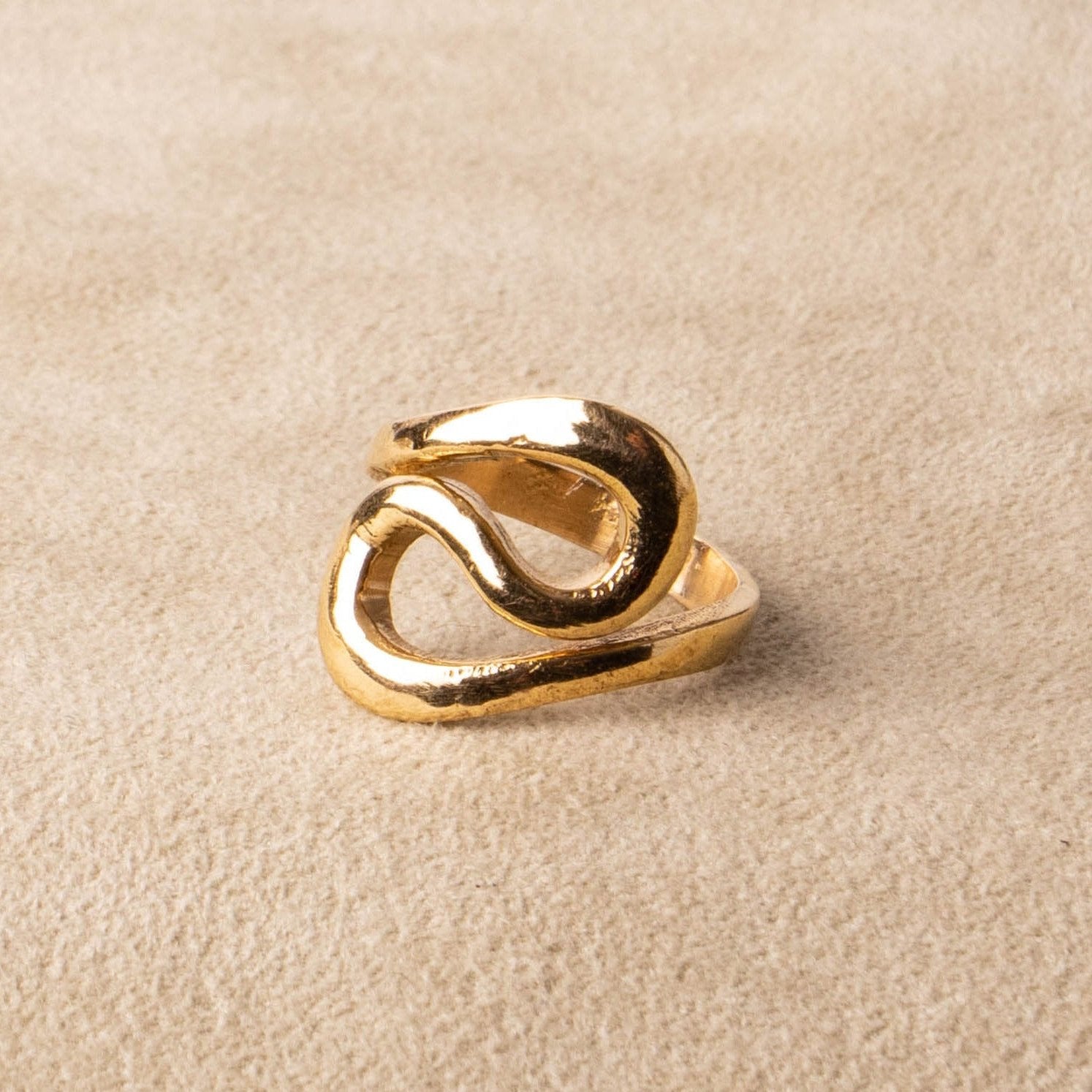 Statement Ring Welle Swirl gold asymmetrisch handgemacht