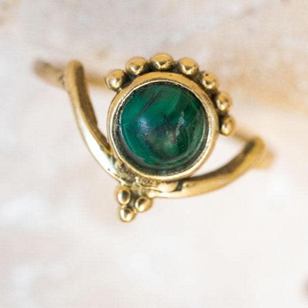 2.8. Boho Malachit Ring mit rundem Stein - Tiara Krone handgemacht