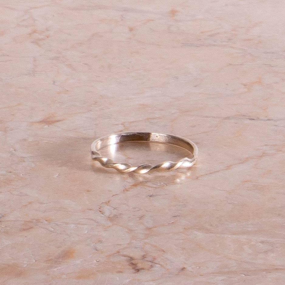 Feiner gedrehter Ring aus 925 Sterling Silber handgefertigt - NooeBerlin