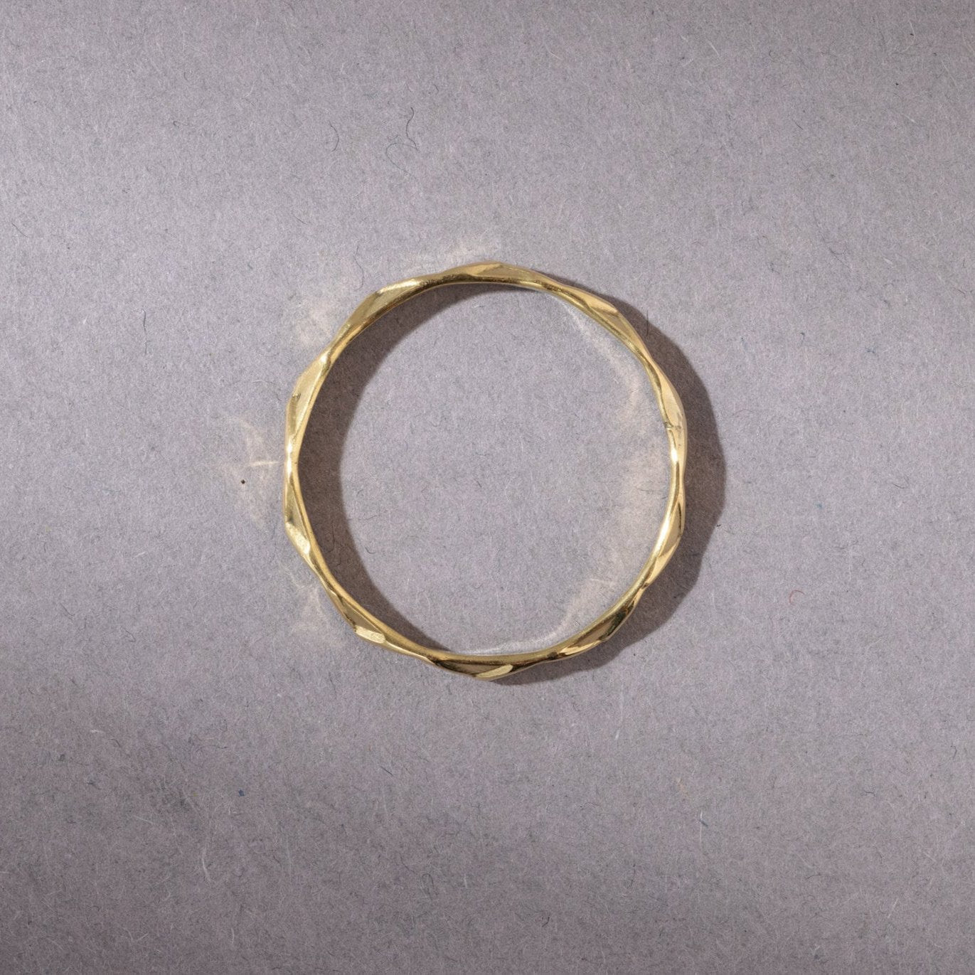 Zierlicher simpler Ring gold handgemacht